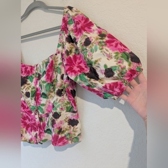 BCBGMaxAzria Colorful Bold Floral Puff Sleeve Button-Up Crop Top Coastal Beach - Picture 8 of 10